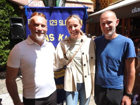 Od leve Predsednik Lions kluba Brnik Jani Zupan_ biatlonka Anamarija Lampič in Janez Cuderman_ravnatelj osnovne šole Helene Puhar Kranj